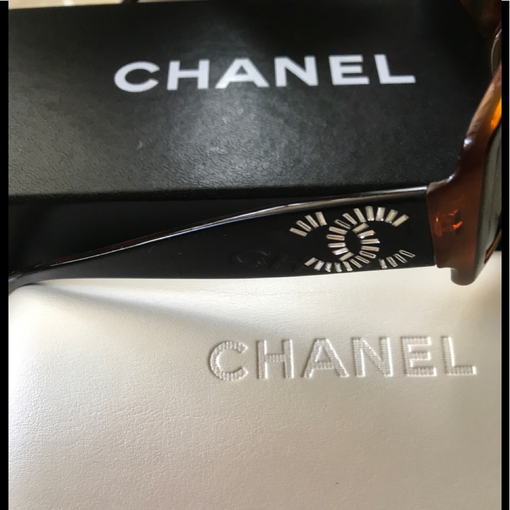 CHANEL WOMEN SUNGLASSES